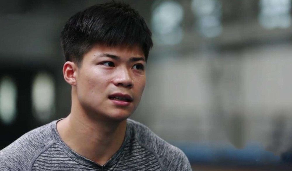 据知名转会记者罗马诺和Relevo名记莫雷托确认，博洛尼亚前锋齐尔克泽目前的合同中包含一条4000万欧元的解约金。